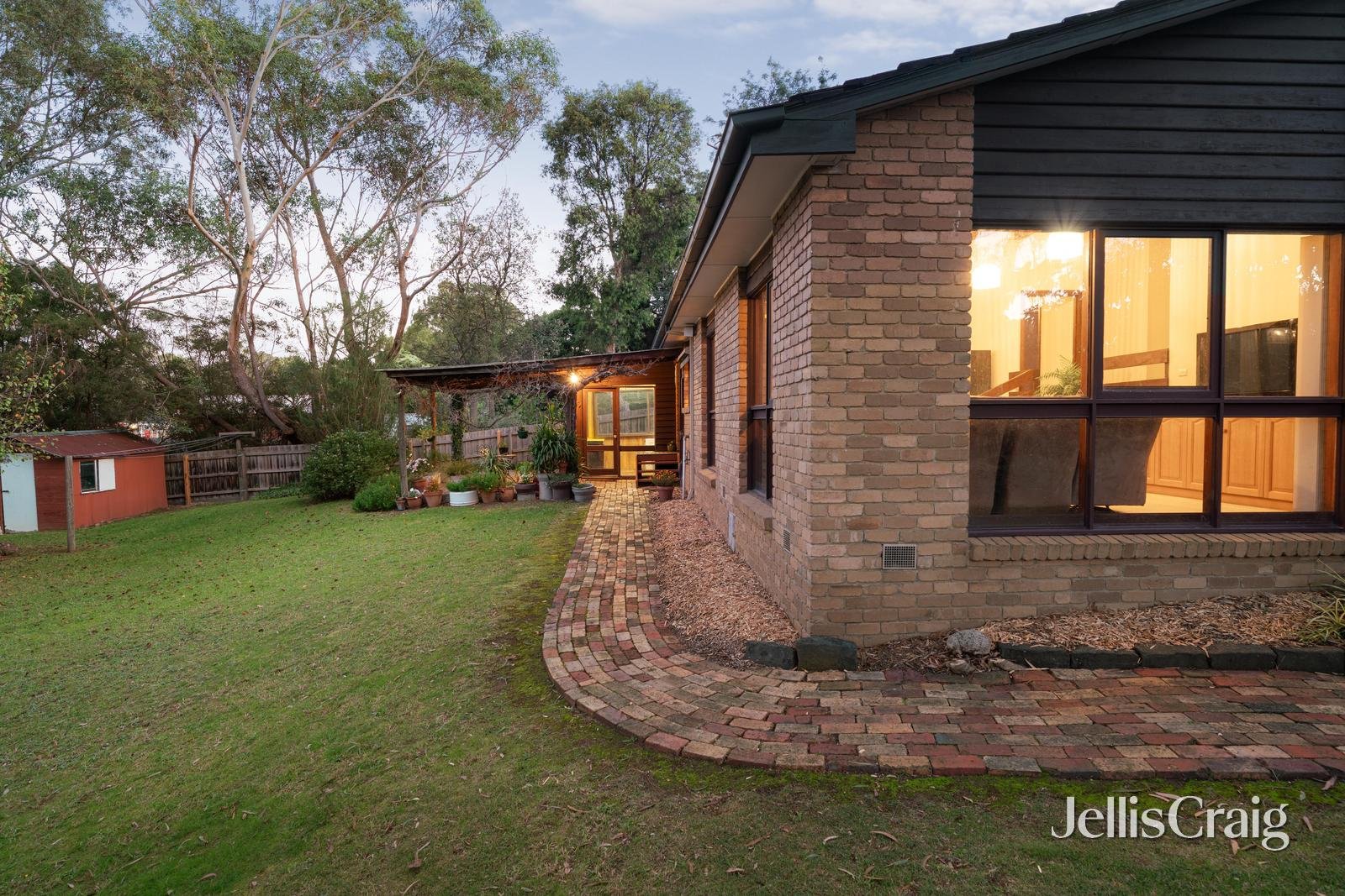 28 Kardinia Drive, Yallambie image 18