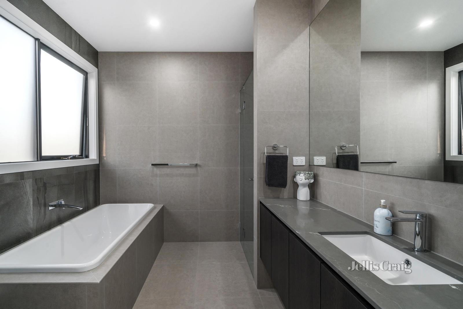 28 Katoomba Drive, Mulgrave image 18