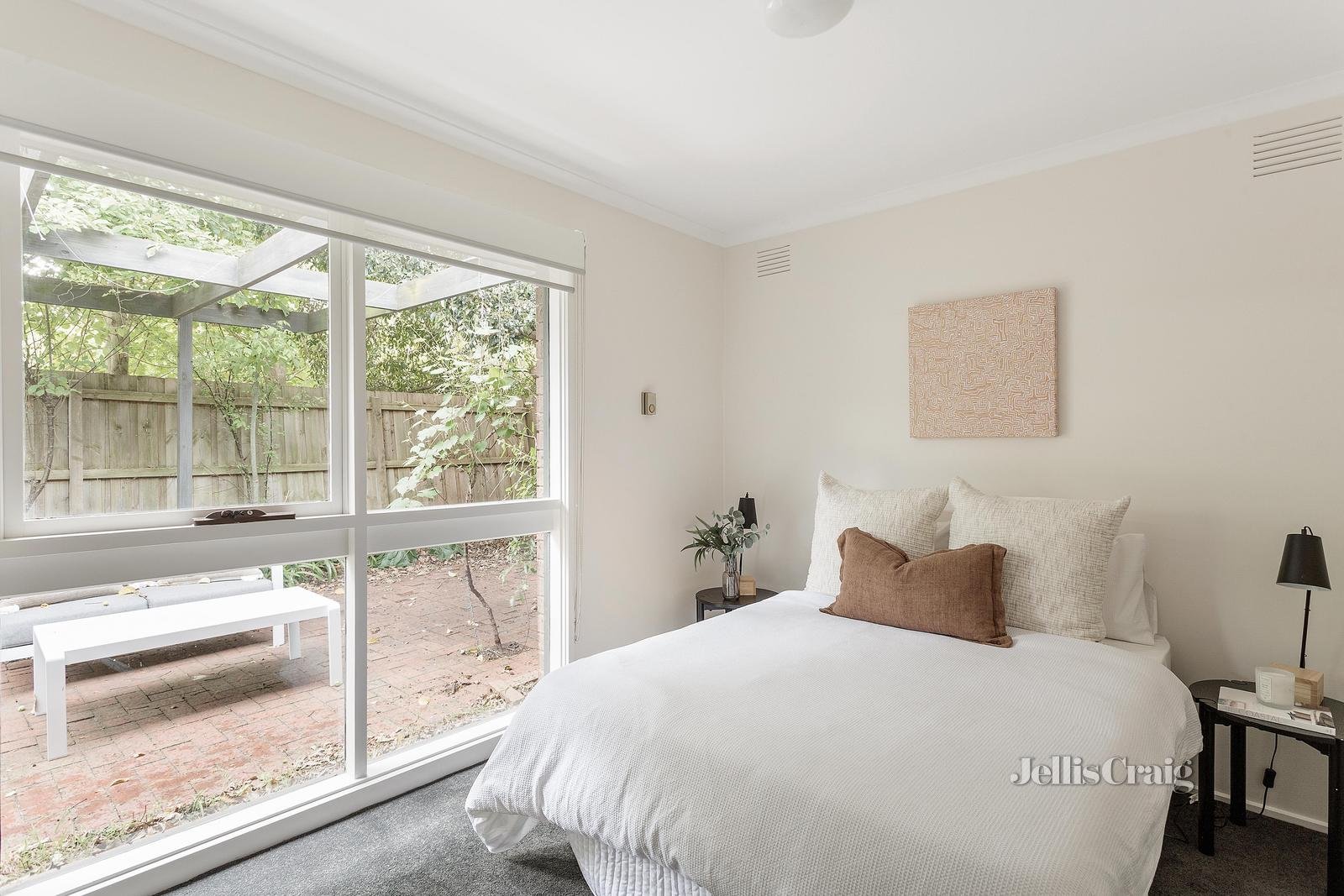 28 Kennealy Street, Surrey Hills image 5