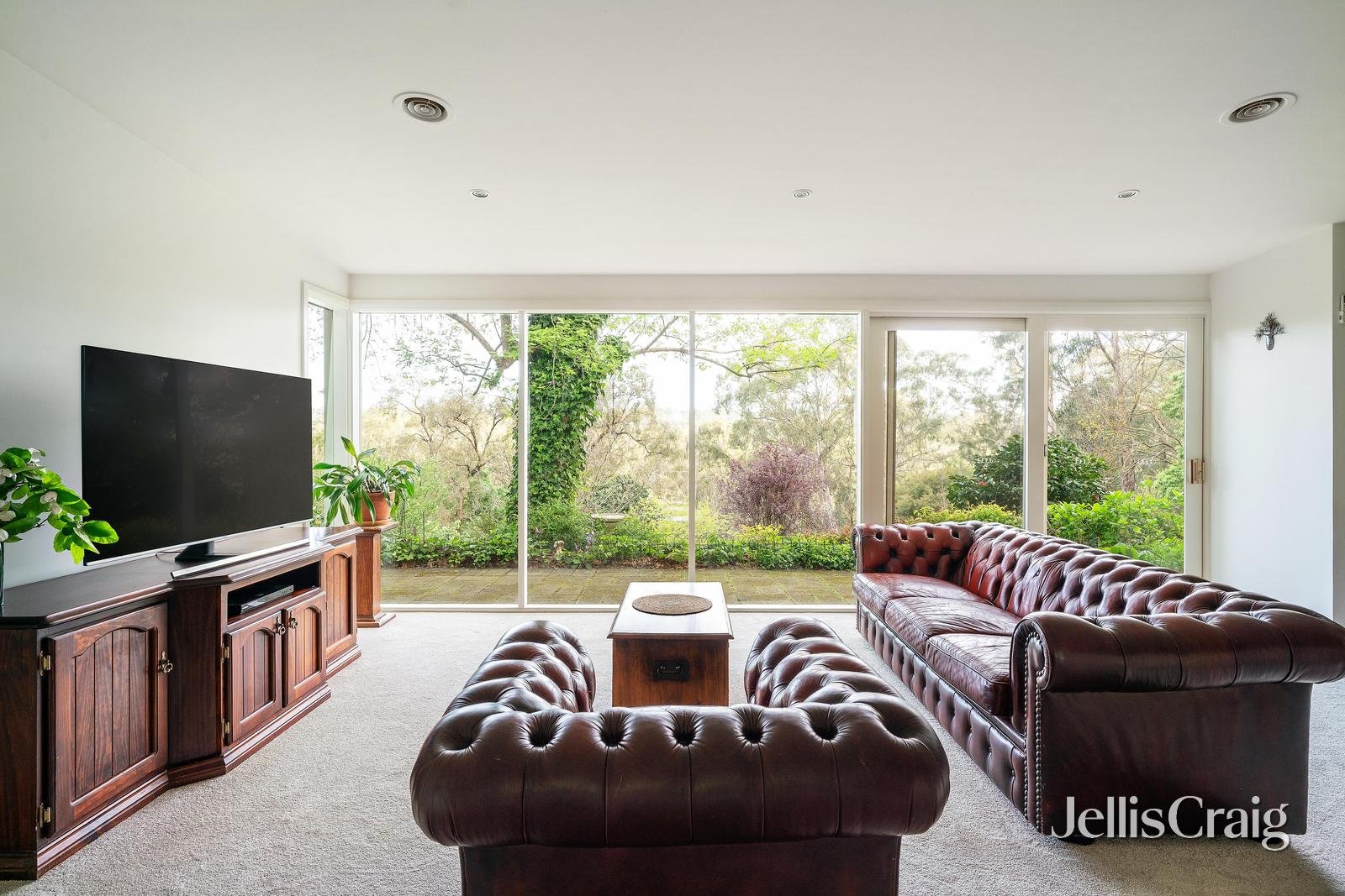 28 Kent Hughes Road, Eltham image 3