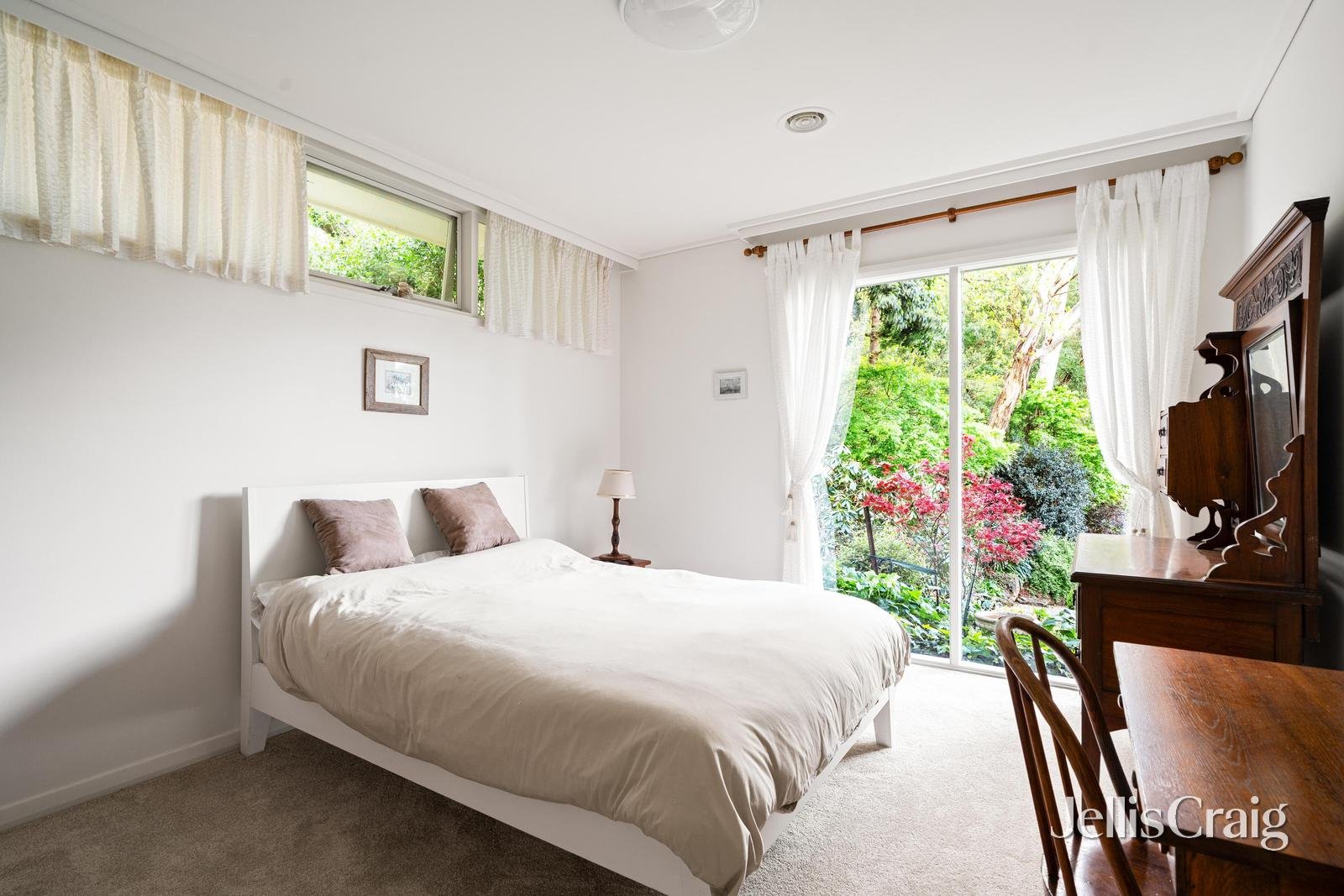 28 Kent Hughes Road, Eltham image 10