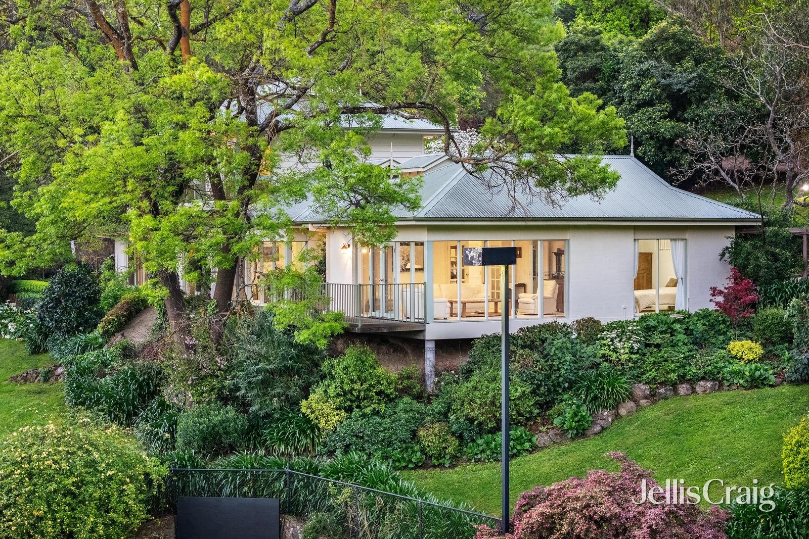 28 Kent Hughes Road, Eltham image 18