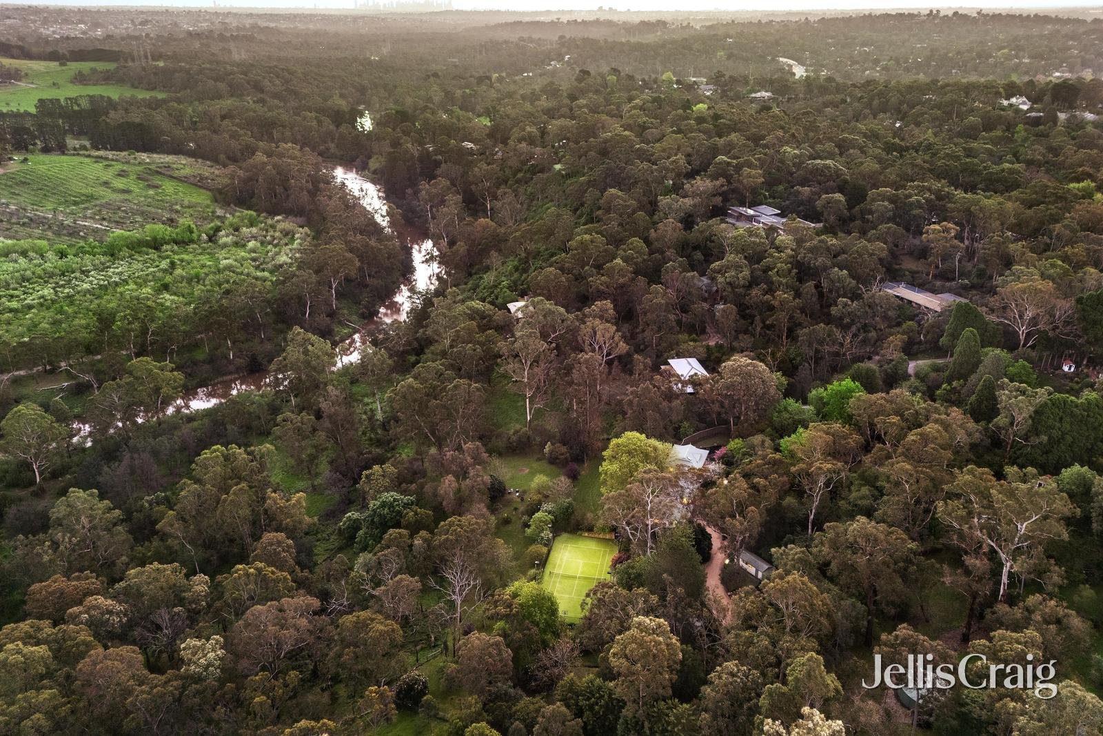 28 Kent Hughes Road, Eltham image 21