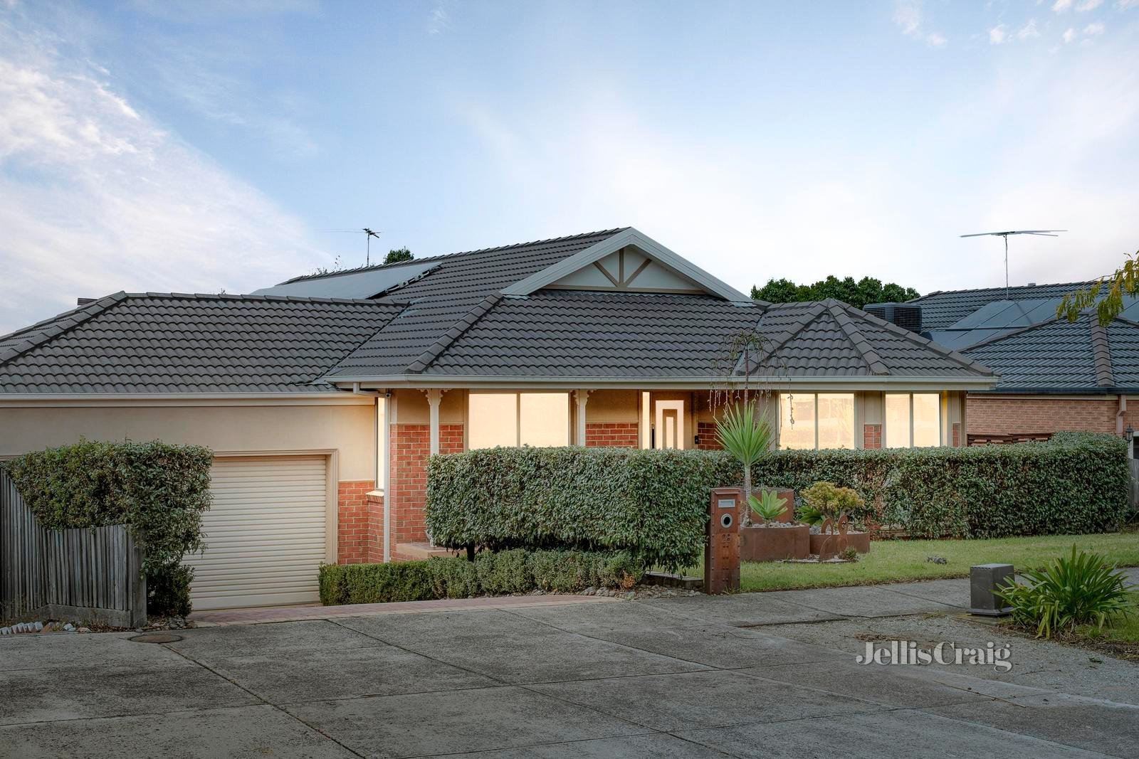 28 Lamour Avenue, South Morang image 1