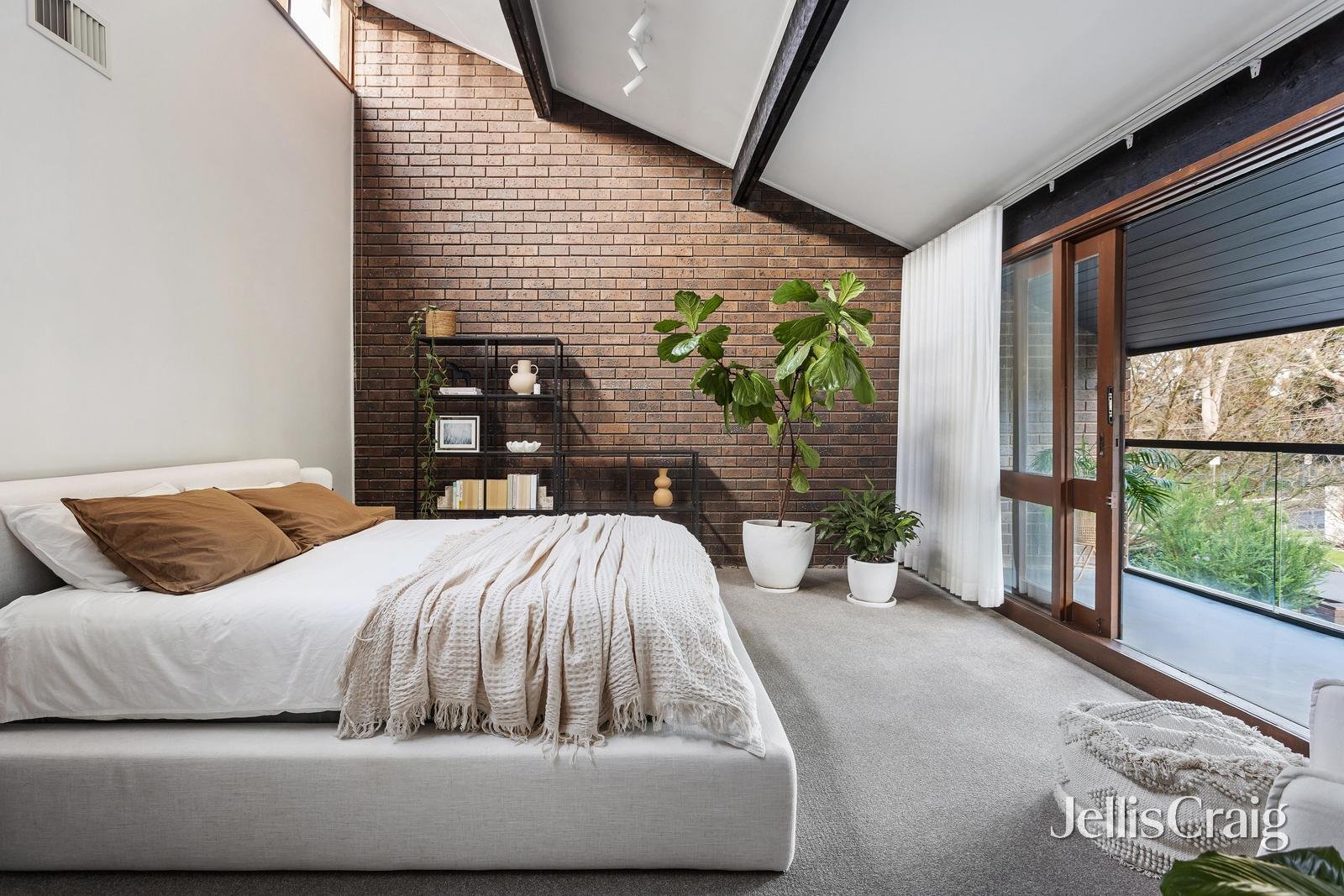 28 Latham Street, Ivanhoe image 8