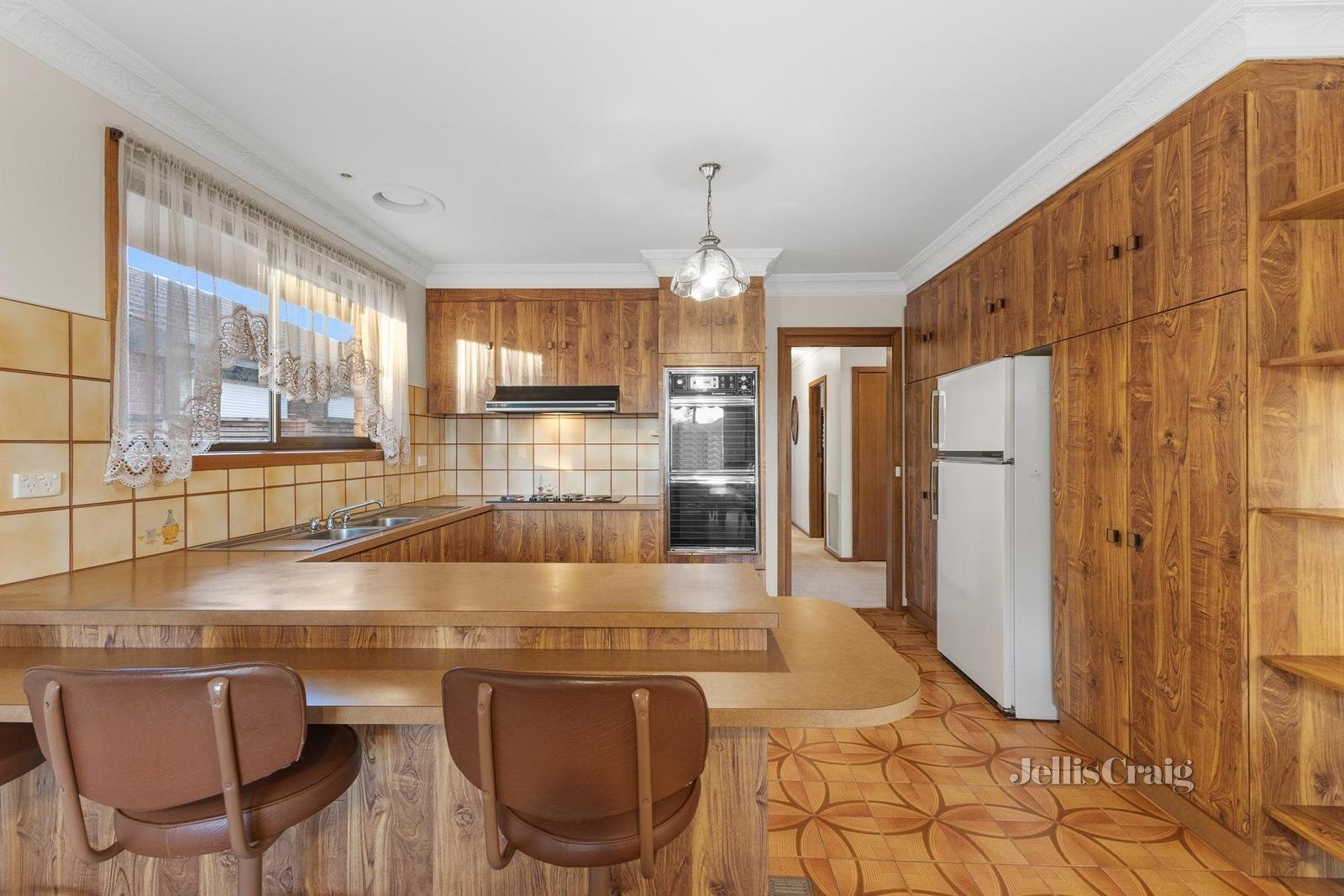 28 Leatherwood Crescent, Wheelers Hill image 4