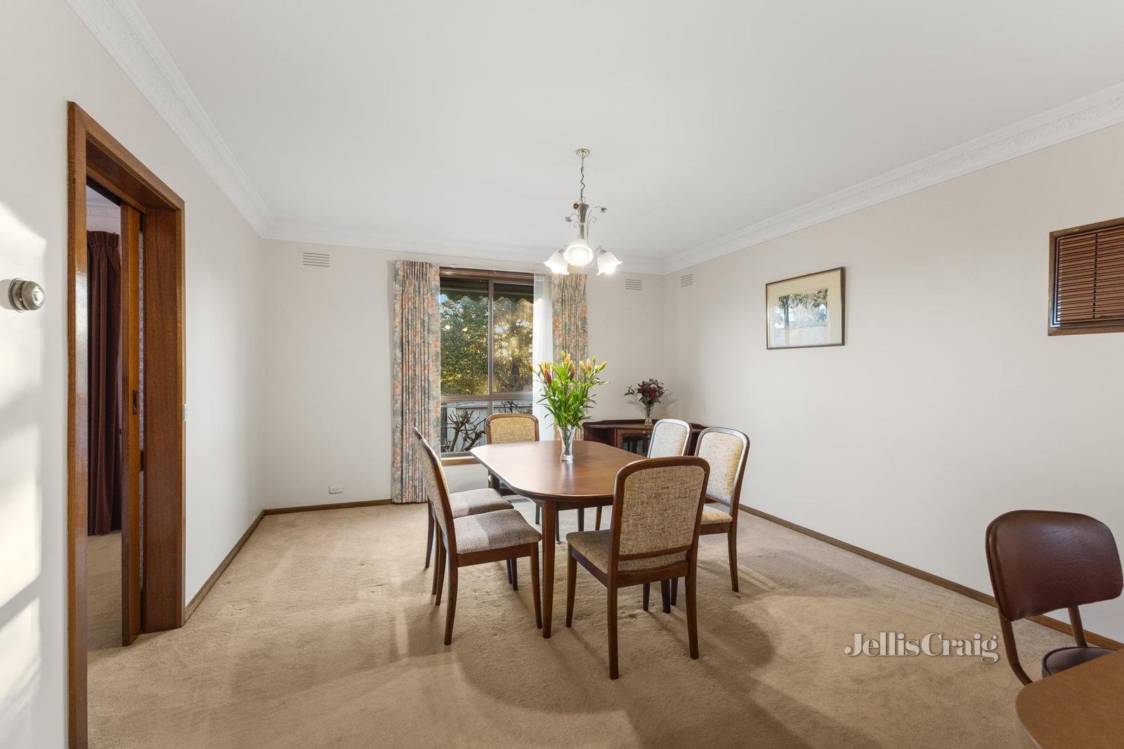 28 Leatherwood Crescent, Wheelers Hill image 6