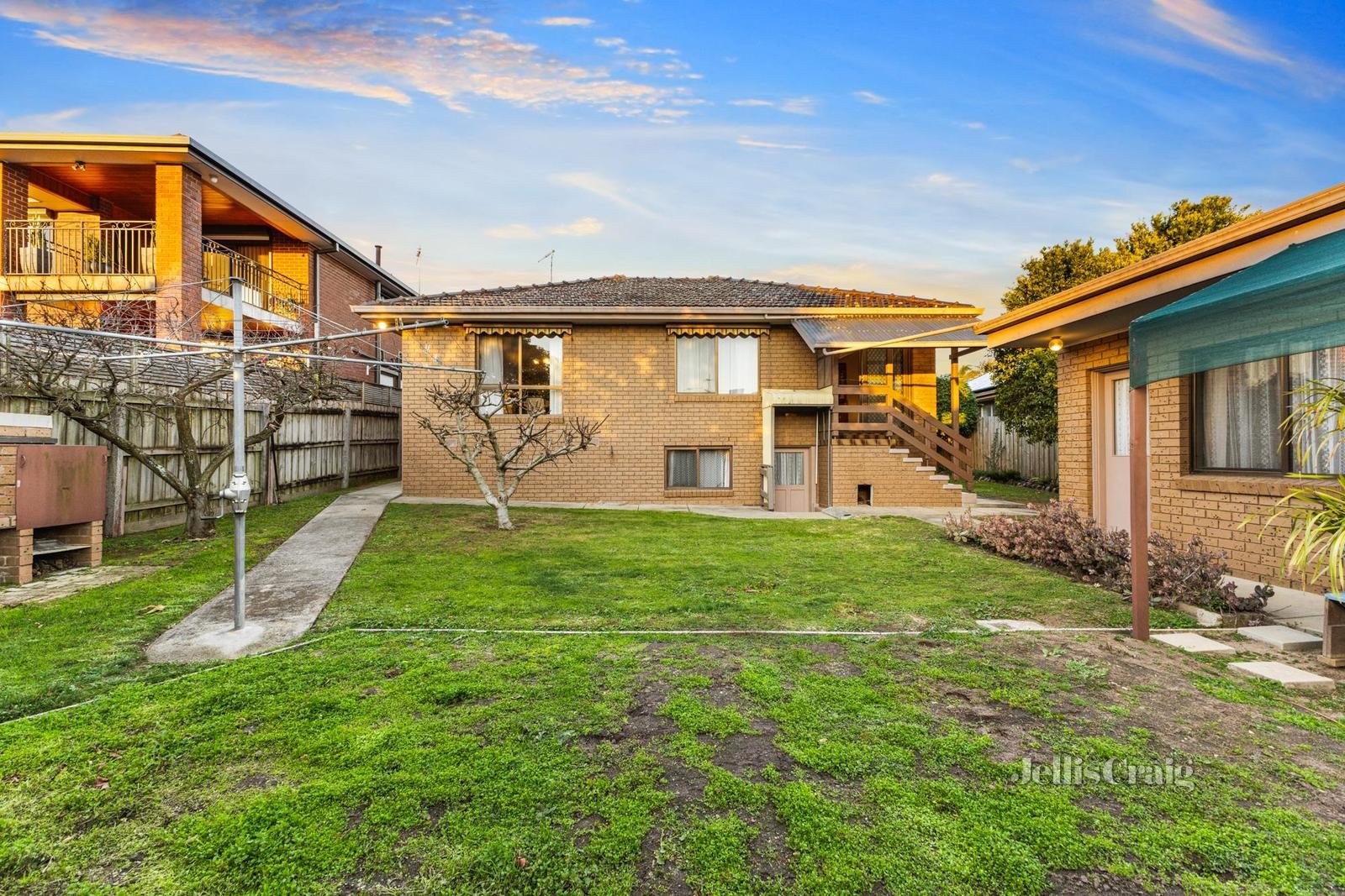 28 Leatherwood Crescent, Wheelers Hill image 14