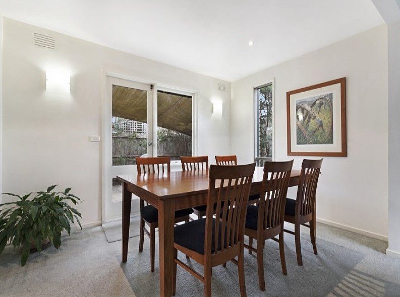 28 Lennox Avenue, Glen Waverley image 6
