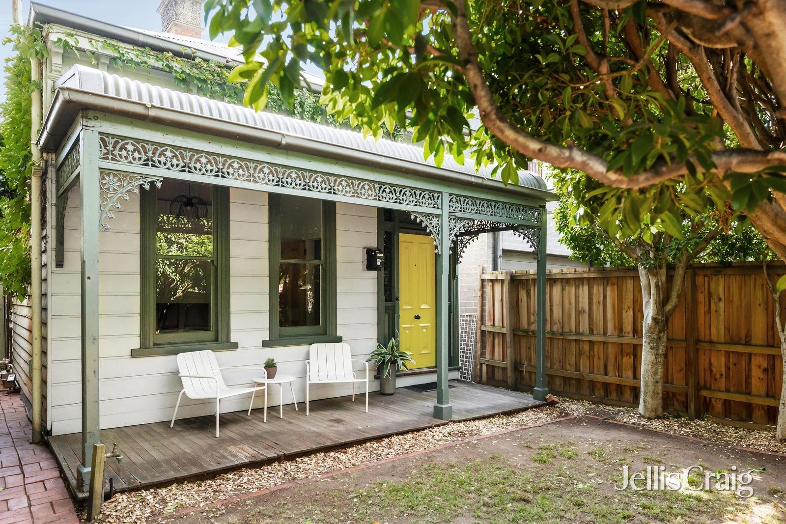 28 Loyola Grove, Richmond image 1