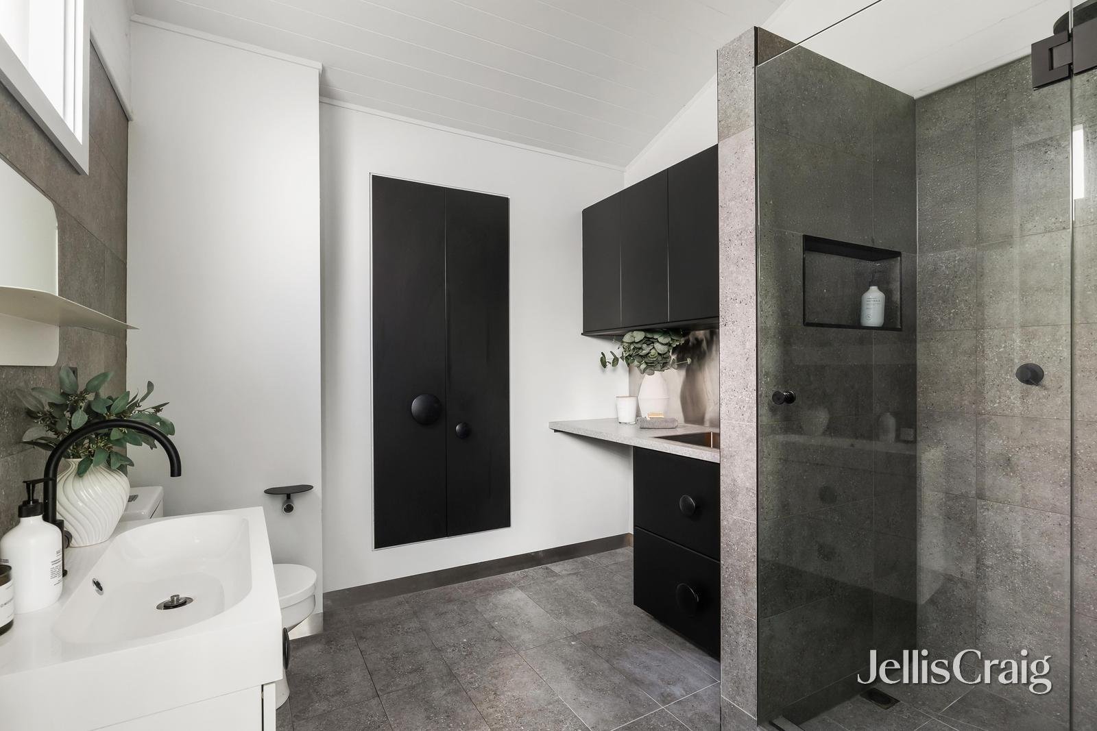 28 Loyola Grove, Richmond image 6