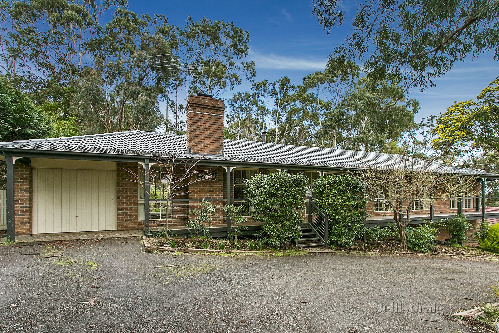 28 Mabel Crescent, Mount Macedon image 1