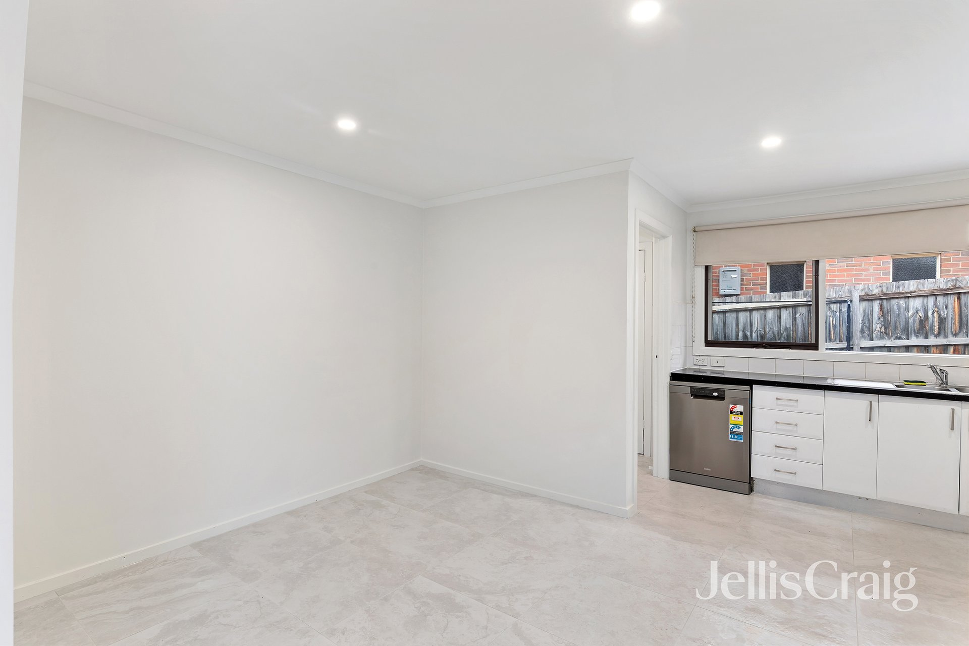 2/8 Manton Street, Heidelberg image 3