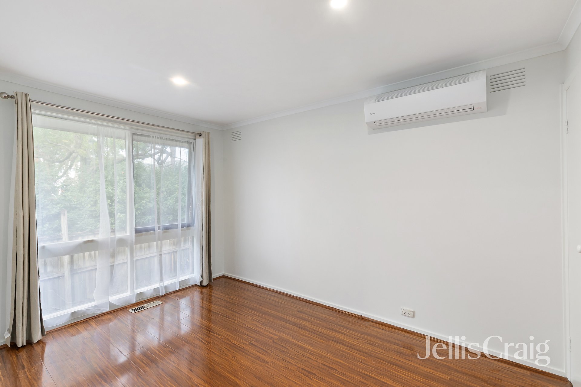 2/8 Manton Street, Heidelberg image 7
