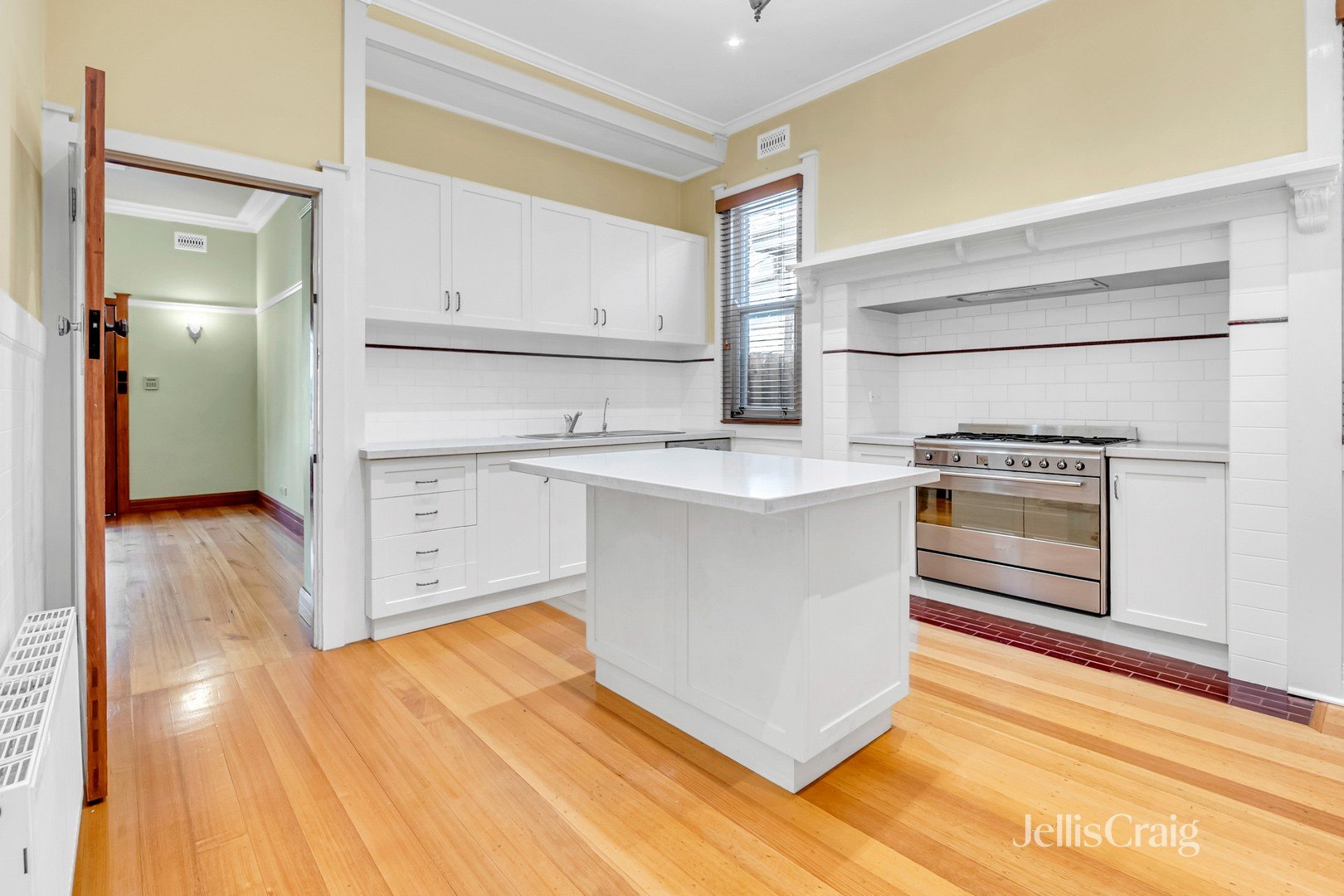 28 Melville Road, Pascoe Vale South image 7