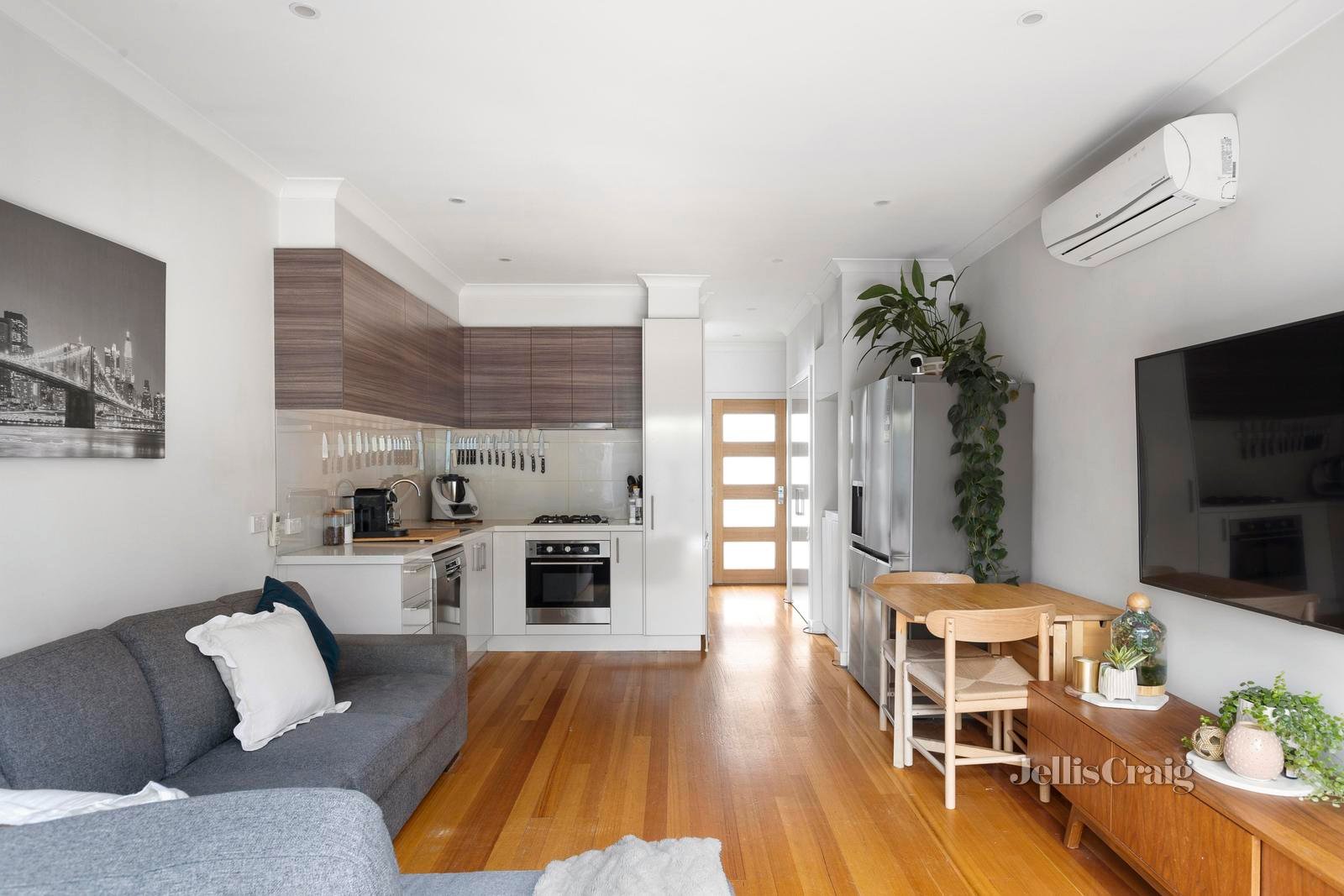 2/8 Miranda Road, Reservoir image 4