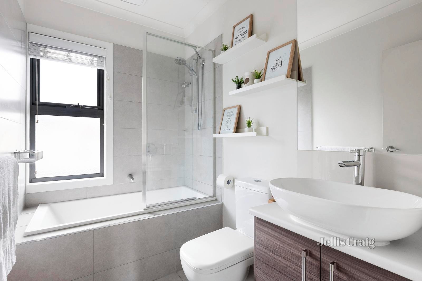 2/8 Miranda Road, Reservoir image 8