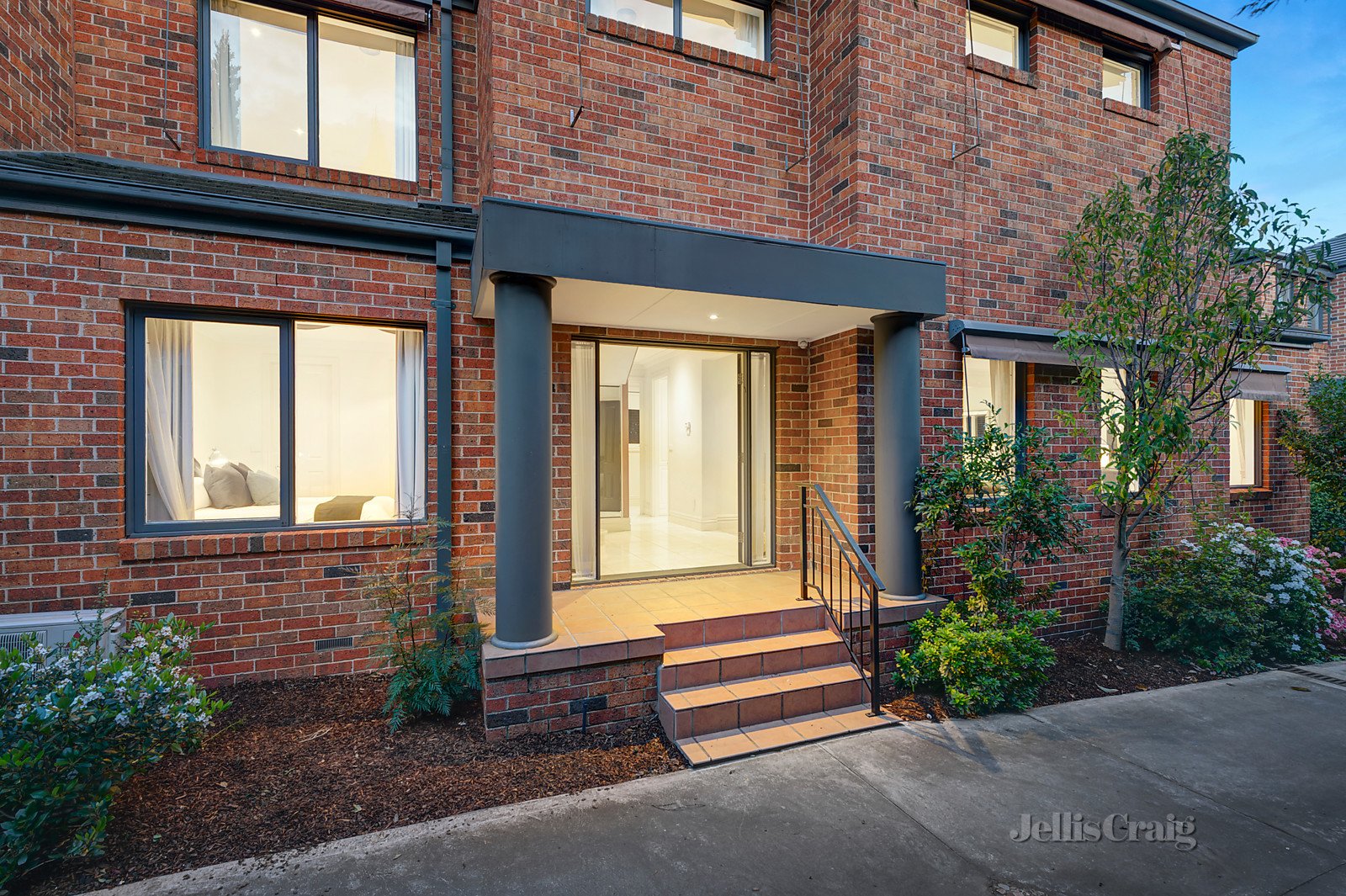 2/8 Mowbray Street, Hawthorn East image 2