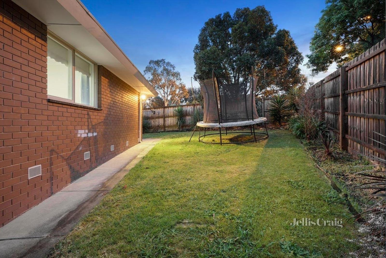 28 Myddleton Drive, Viewbank image 8