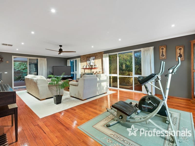 28 Myoora Drive, Mooroolbark image 3