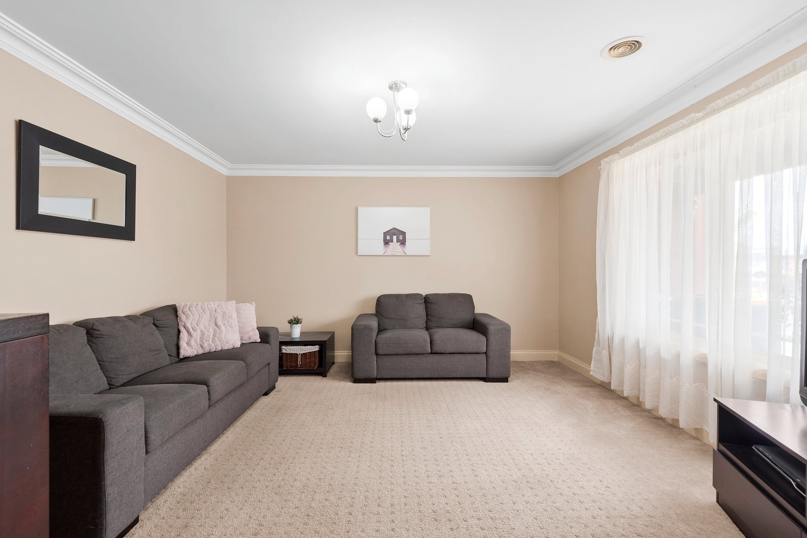 28 Newhaven Avenue, St Albans Park image 4