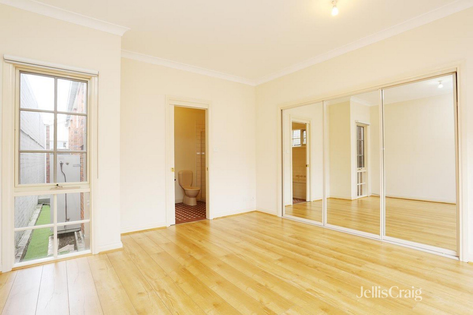 2/8 North Street, Brunswick image 4