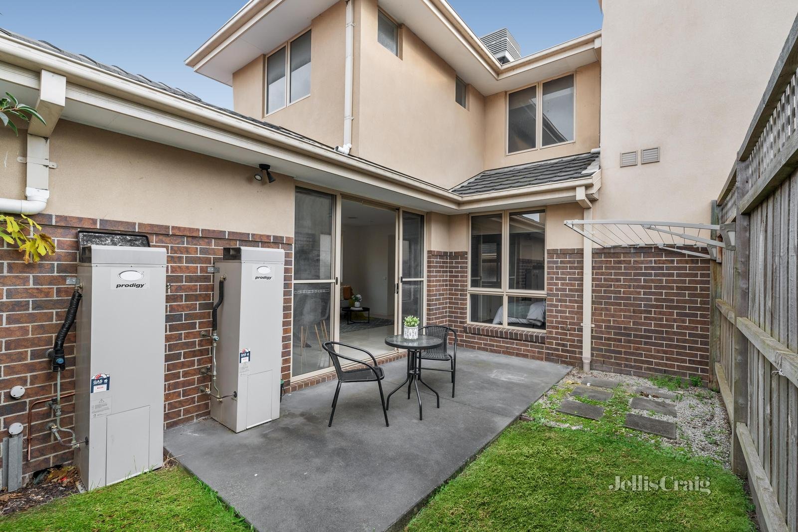 2/8 Panorama Street, Clayton image 7