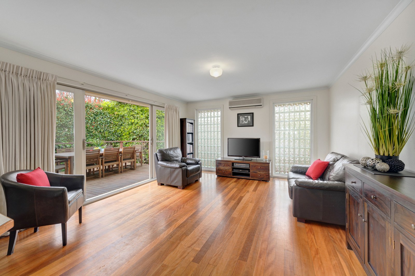 2/8 Park Avenue, Burwood image 2