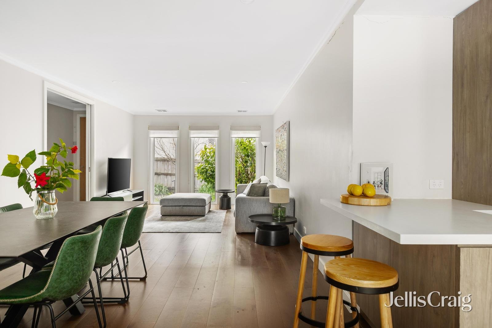 2/8 Park Street, Malvern image 2