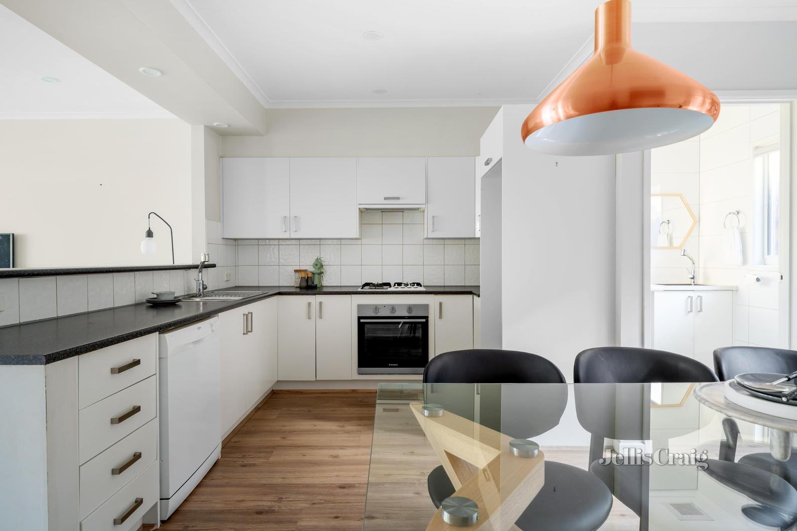 2/8 Paterson Crescent, Greensborough image 2