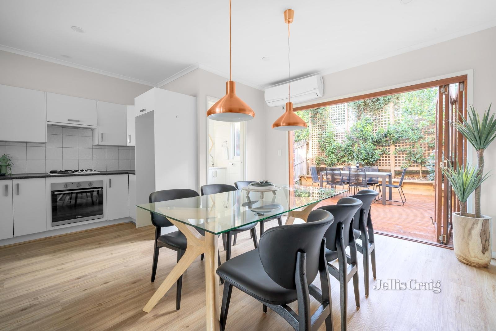 2/8 Paterson Crescent, Greensborough image 4