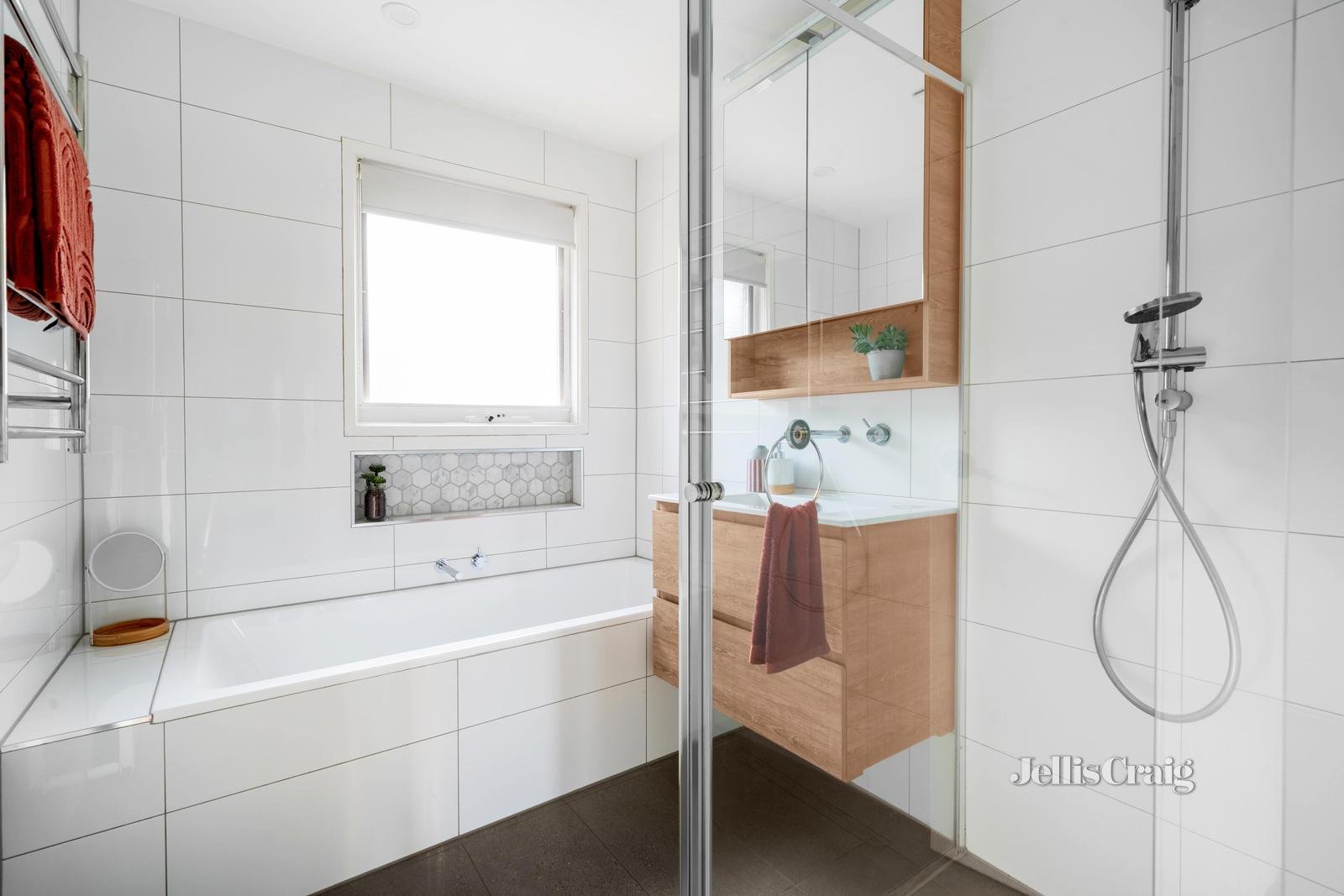 2/8 Paterson Crescent, Greensborough image 12