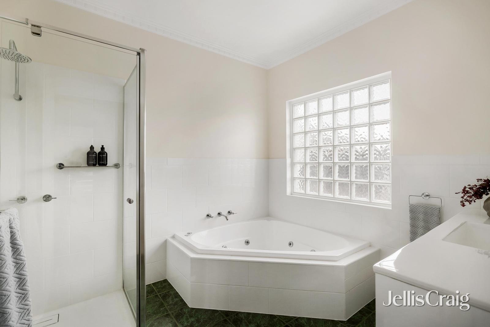 2/8 Paxton Street, Malvern&nbsp;East image 7