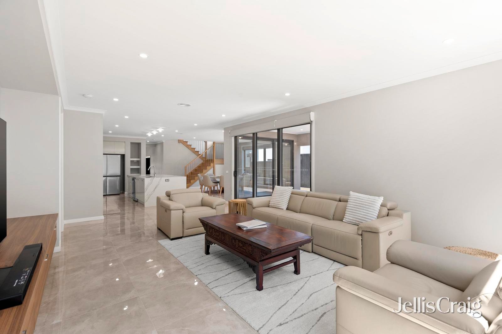 28 Penfolds Rise, Doncaster image 2
