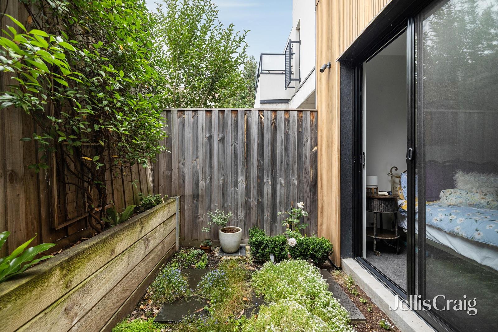 2/8 Railway Crescent, Bentleigh image 11