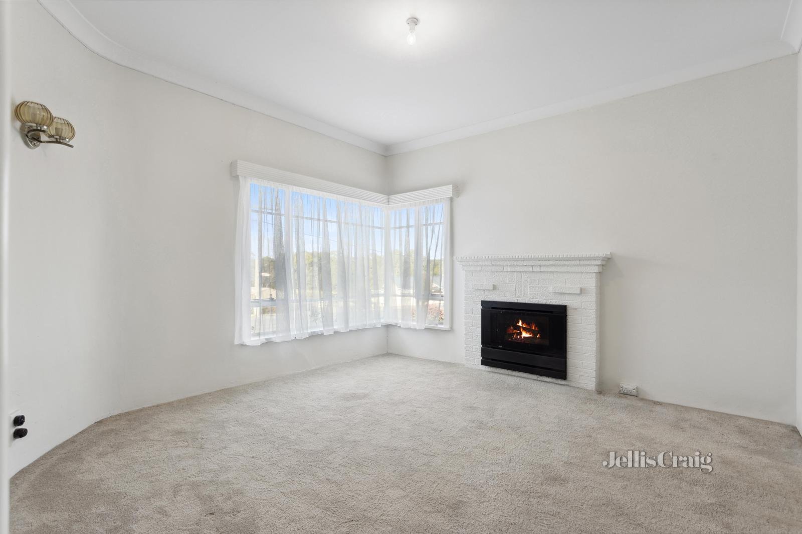 28 Ray Street, Castlemaine image 3