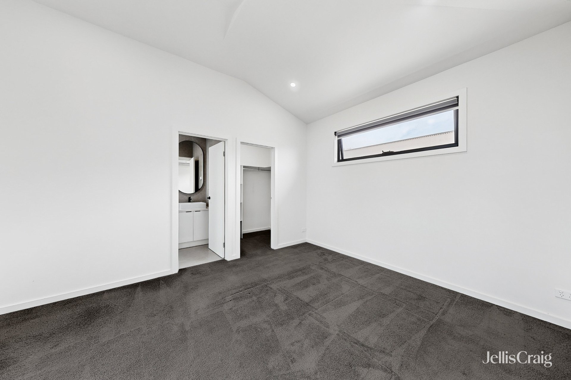 2/8 Riverside Avenue, Avondale&nbsp;Heights image 5