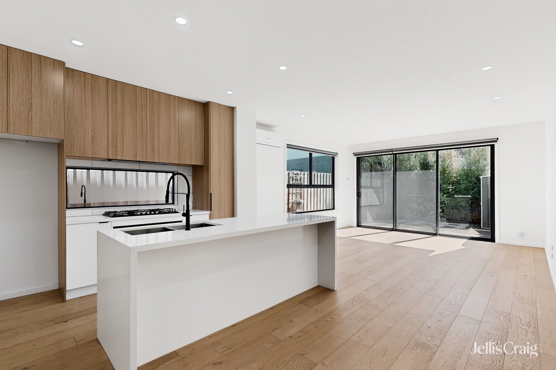 2/8 Riverside Avenue, Avondale&nbsp;Heights image 3