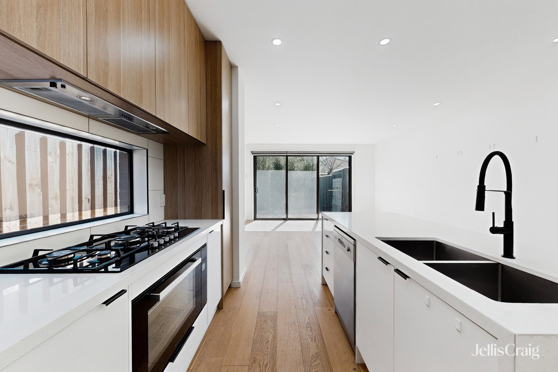 2/8 Riverside Avenue, Avondale&nbsp;Heights image 2