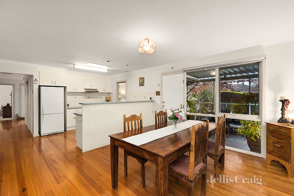 28 Sainsbury Avenue, Greensborough image 3