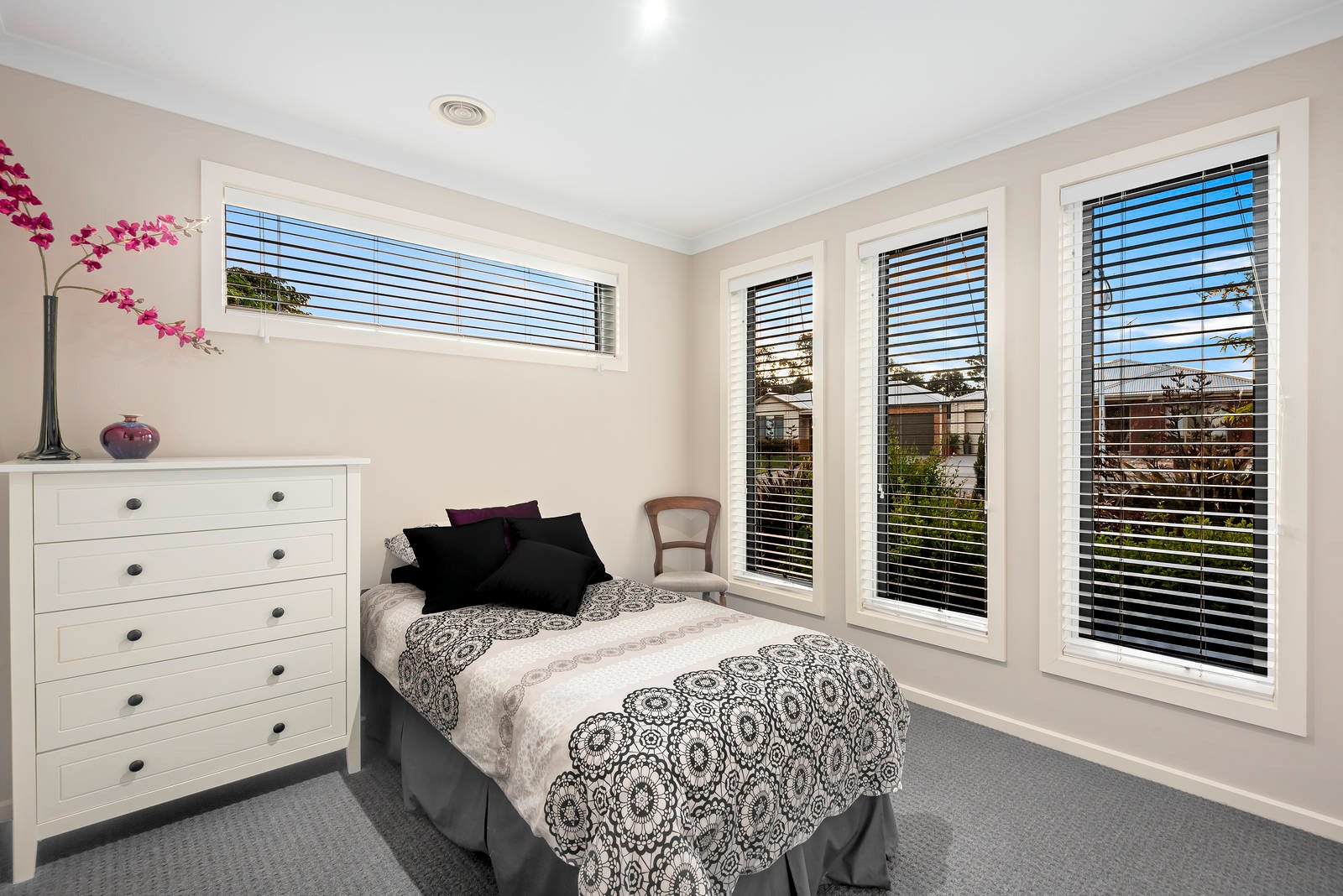 Property Gallery Thumbnail 8