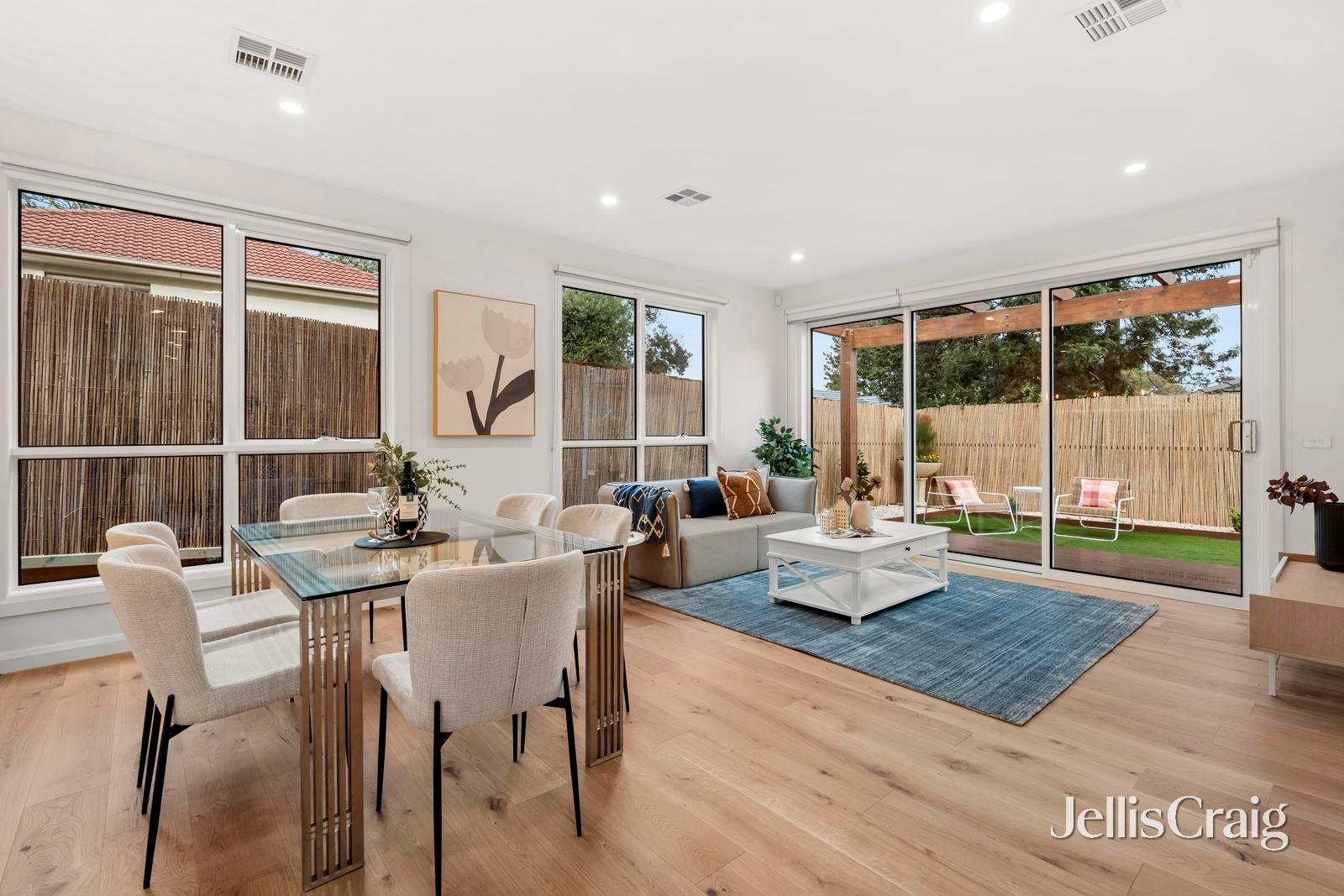 2/8 Simpson Drive, Mount&nbsp;Waverley image 3