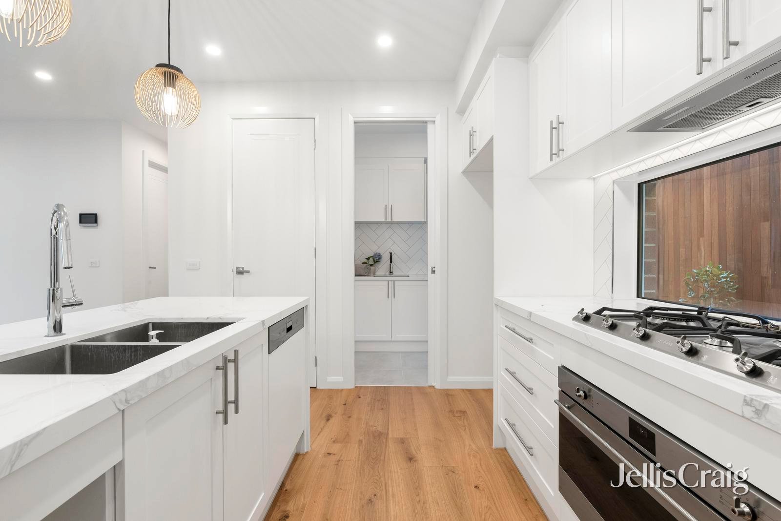 2/8 Simpson Drive, Mount&nbsp;Waverley image 6