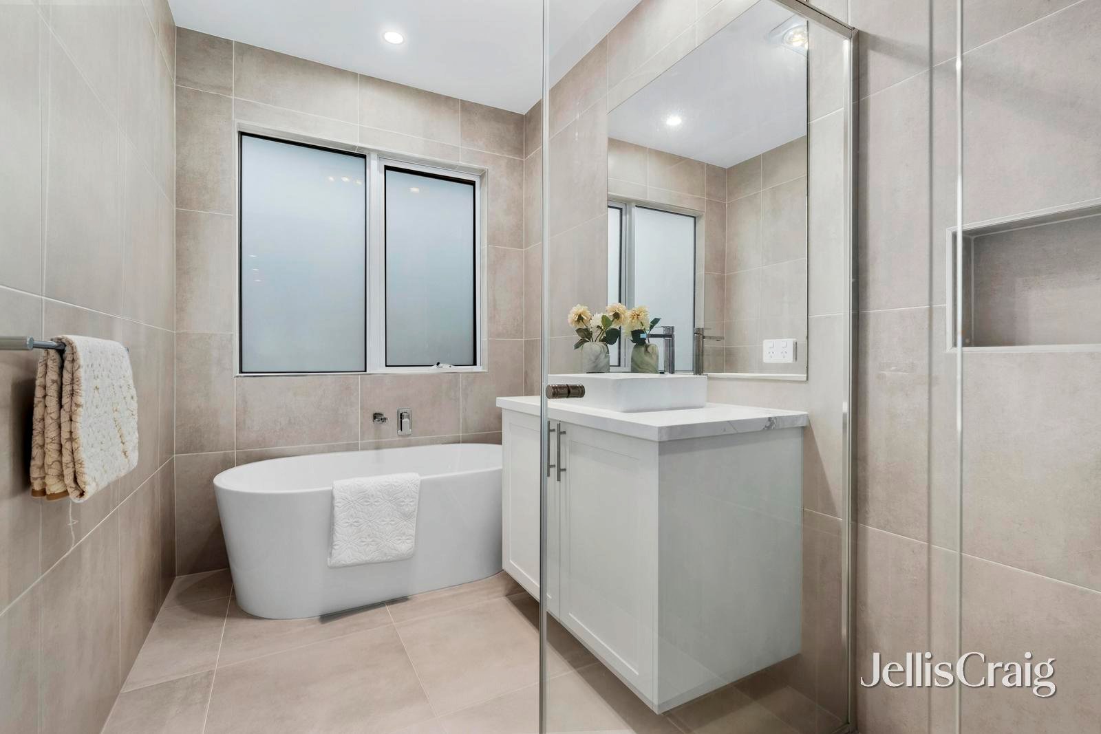 2/8 Simpson Drive, Mount&nbsp;Waverley image 11