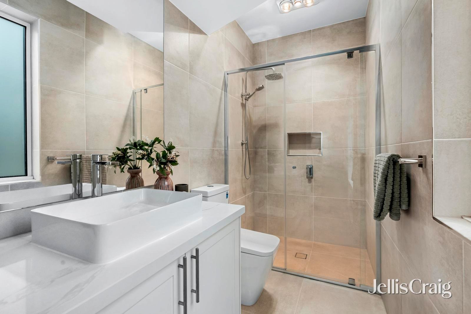 2/8 Simpson Drive, Mount&nbsp;Waverley image 13