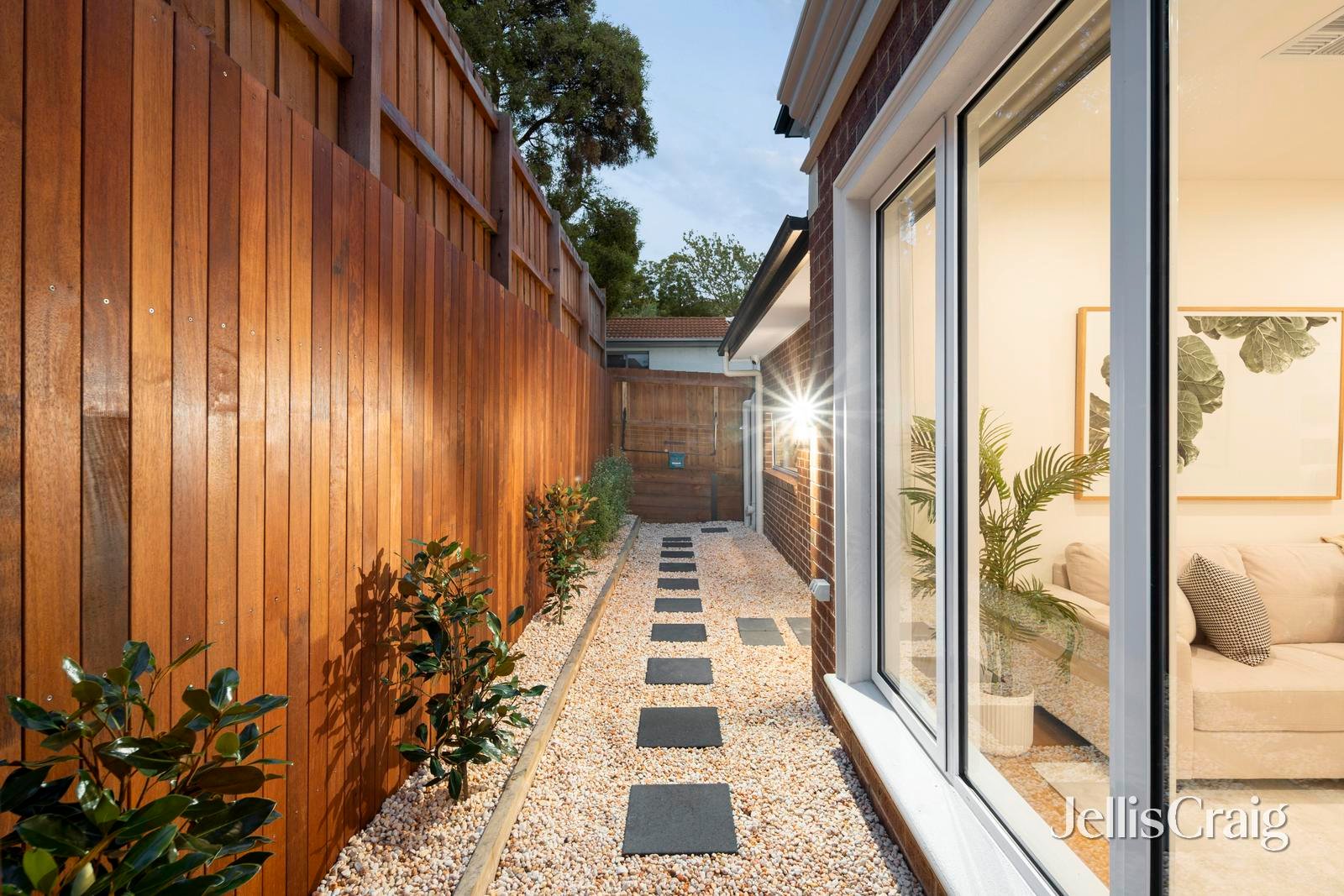 2/8 Simpson Drive, Mount&nbsp;Waverley image 16