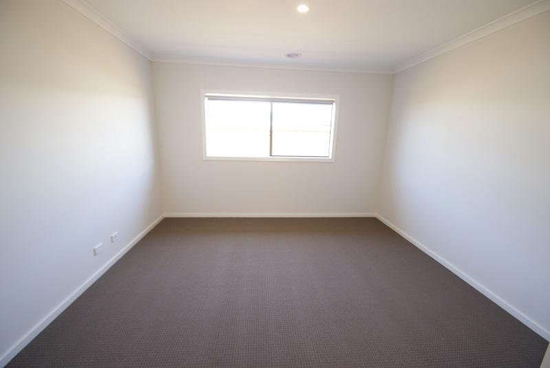28 St. Gwinear Lane, Cranbourne North VIC 3977