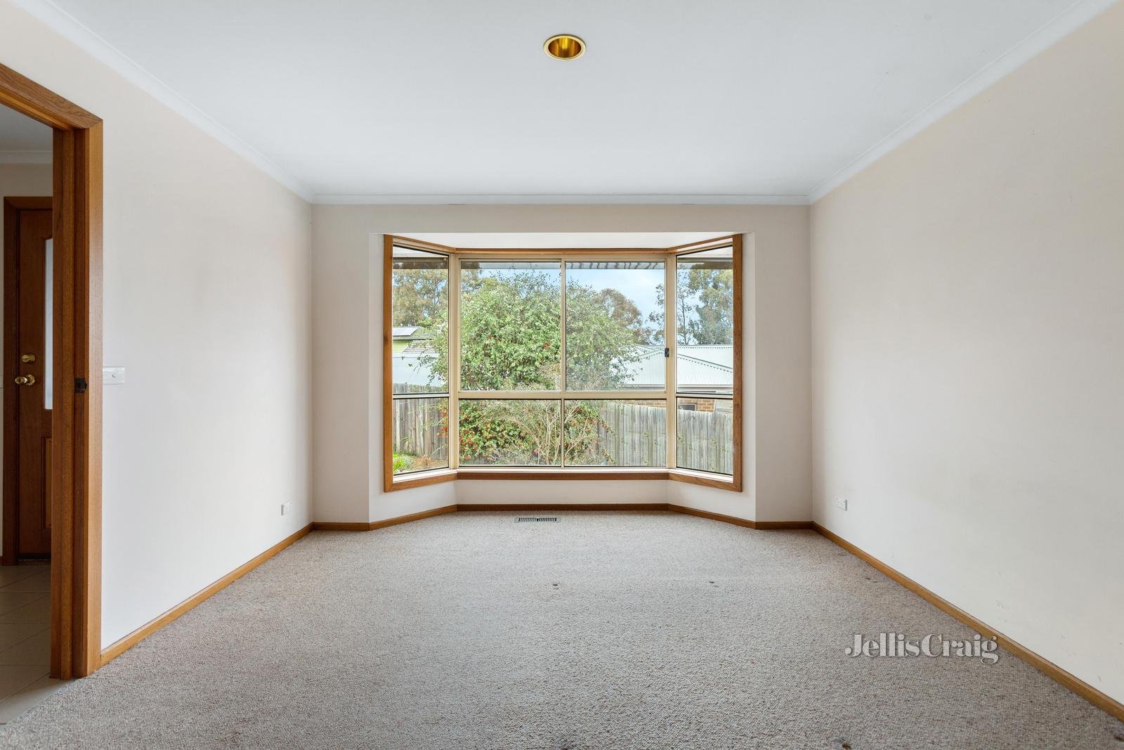 2/8 Station Road, Montmorency image 5