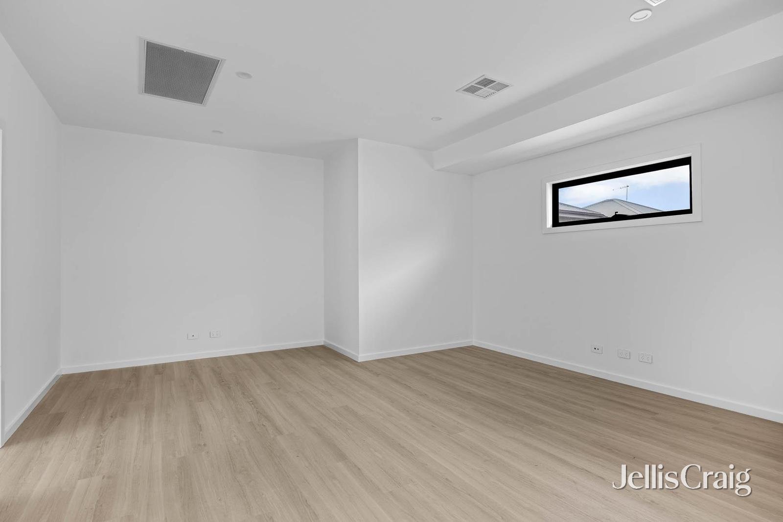 2/8 Strong Street, Spotswood image 9