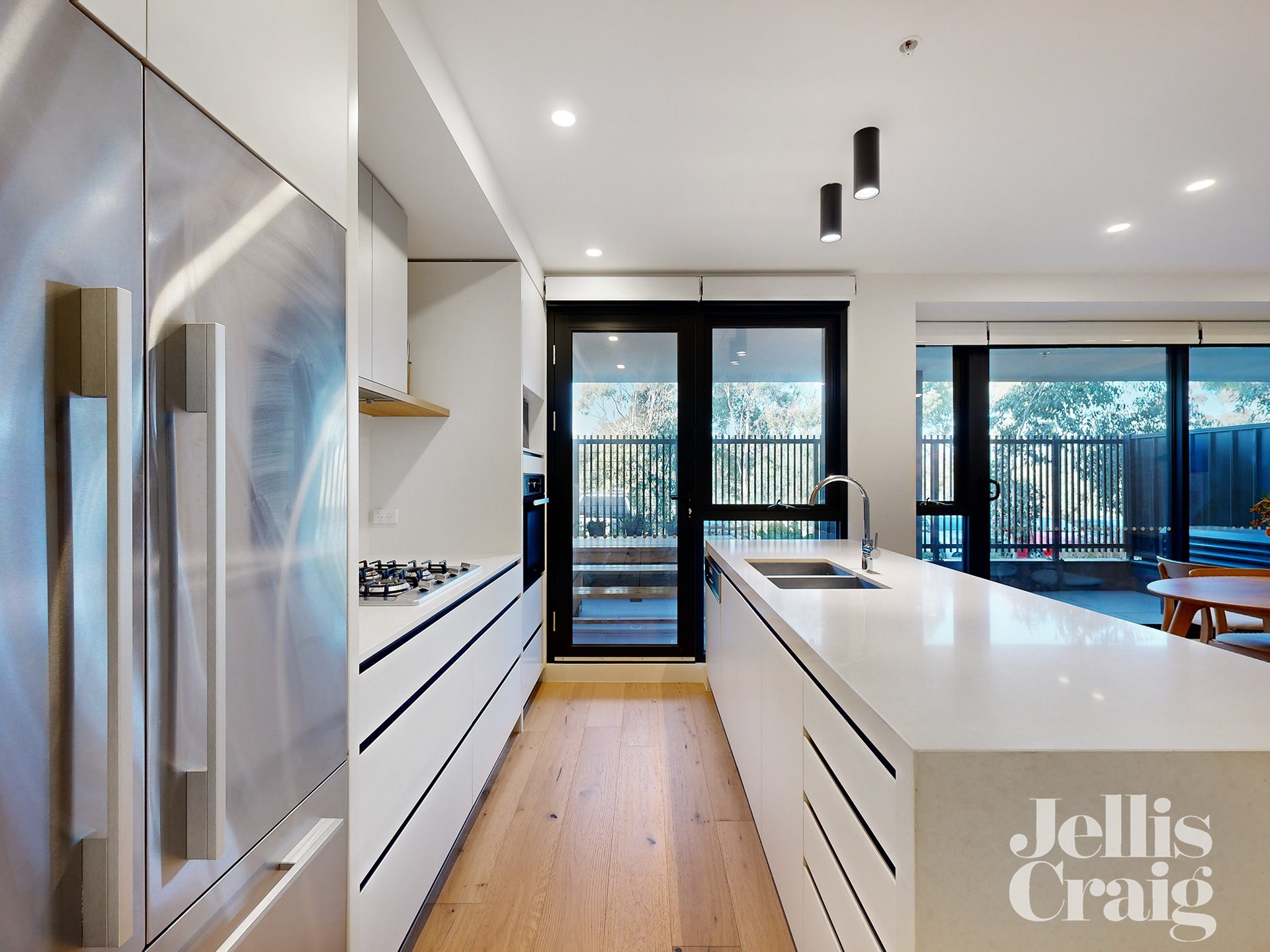 2/8 Sturt Street, Essendon image 4